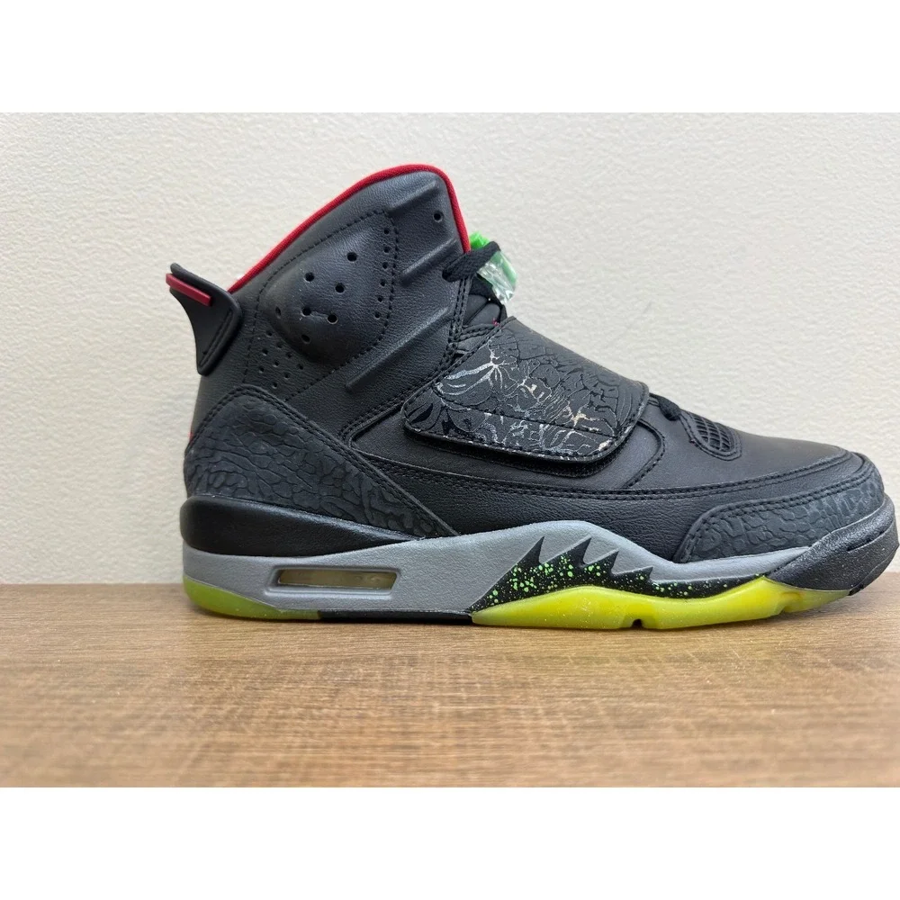 Jordan Nike Men's Son of Black/Gym Red Cl/Grey/Grn Pls Basketball Shoe 8.5 Men